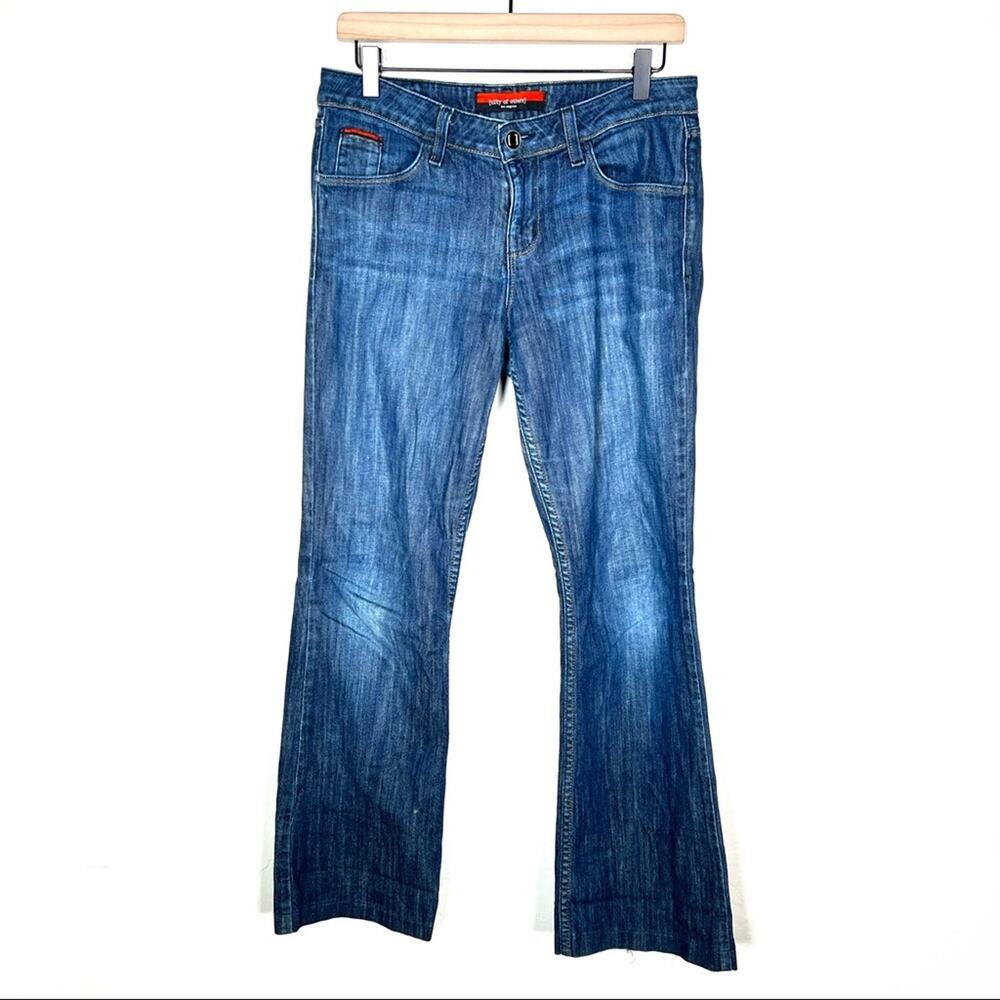 City of Others medium wash mid rise boot cut leg jeans size 30 B162